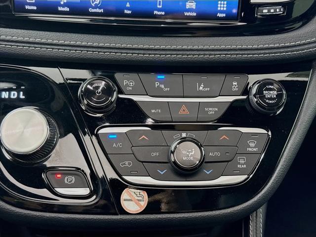 2024 Chrysler Pacifica Hybrid Premium S Appearance Pkg