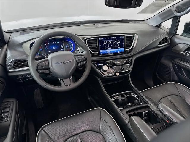 2024 Chrysler Pacifica Hybrid Premium S Appearance Pkg