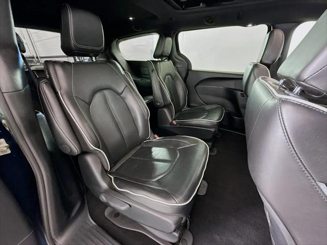 2024 Chrysler Pacifica Hybrid Premium S Appearance Pkg