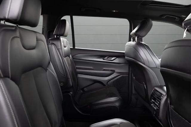 2023 Jeep Grand Cherokee L Altitude 4x4