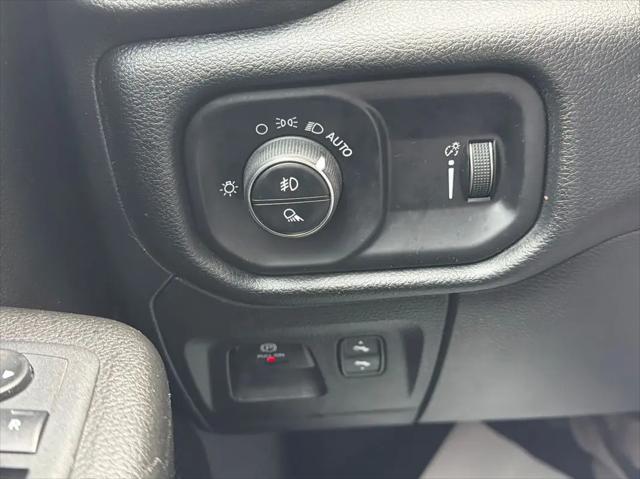 2022 Ram 1500 Big Horn Crew Cab 4x4 5'7" Box