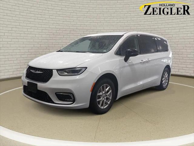 2024 Chrysler Pacifica Touring L for sale in Holland, MI