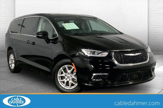2024 Chrysler Pacifica Touring L for sale in Lees Summit, MO