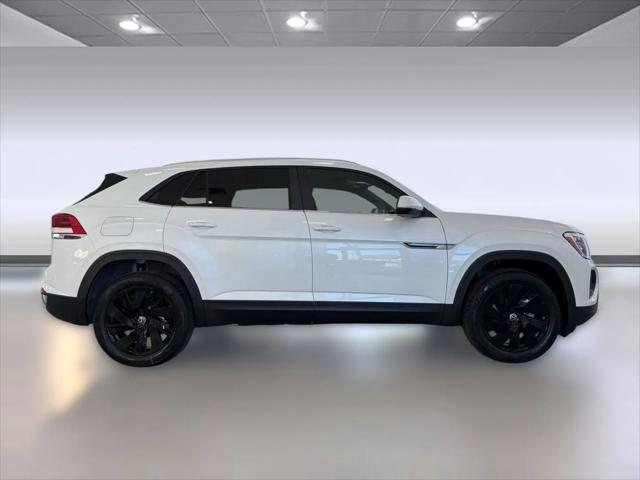 2026 Volkswagen Atlas Cross Sport SE with Technology