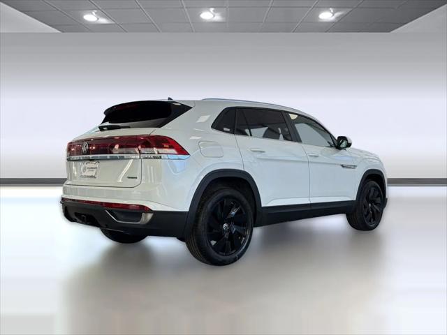 2026 Volkswagen Atlas Cross Sport SE with Technology