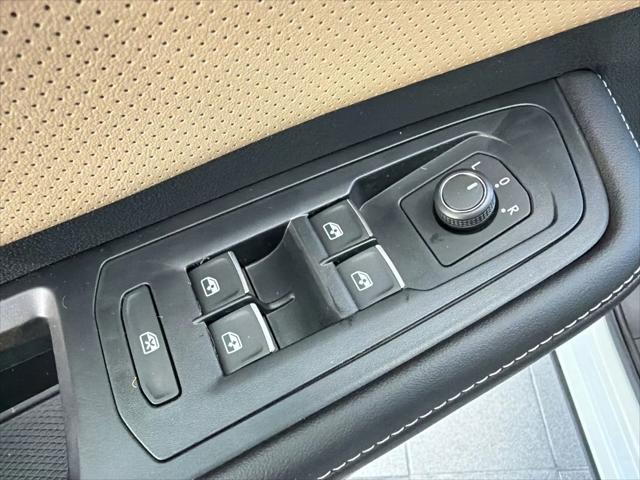2026 Volkswagen Atlas Cross Sport SE with Technology