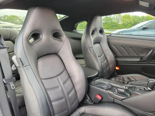 2021 Nissan GT-R Premium Dual-clutch 6-Speed Transmission