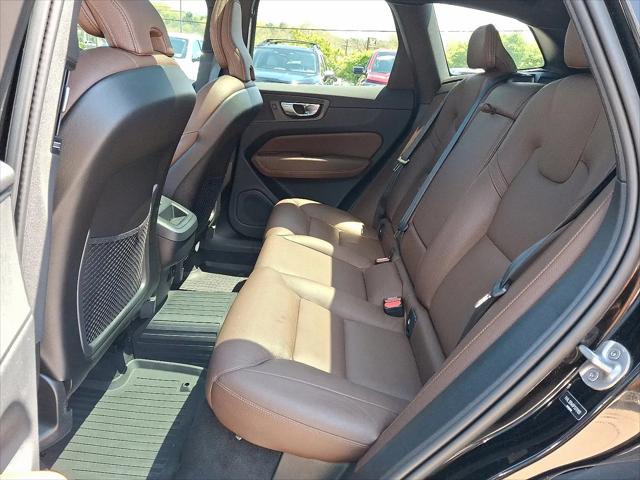 2023 Volvo XC60 B5 Plus Dark Theme