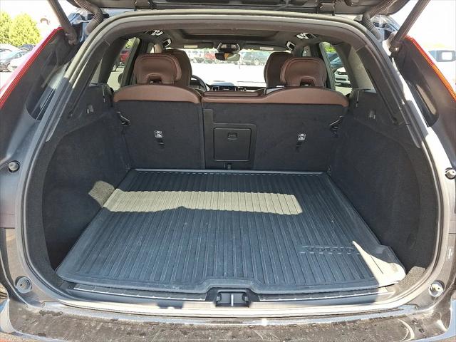 2023 Volvo XC60 B5 Plus Dark Theme