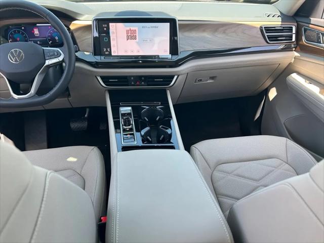 2026 Volkswagen Atlas SE with Technology