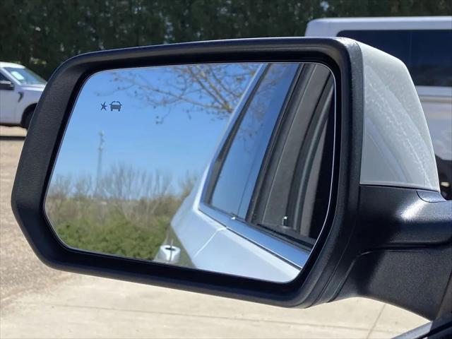 2023 Chevrolet Traverse AWD LT Leather
