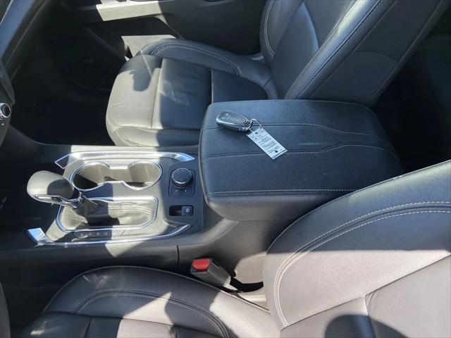2023 Chevrolet Traverse AWD LT Leather