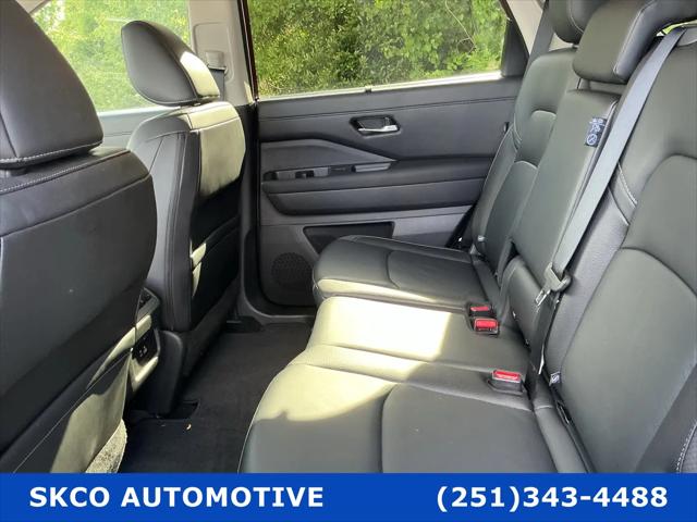 2024 Nissan Pathfinder SL FWD
