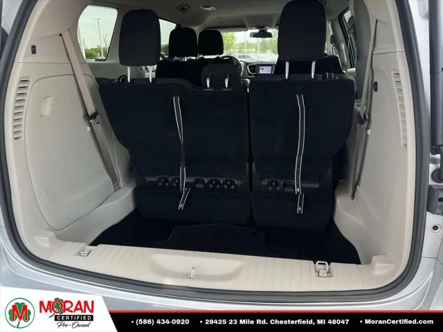 2022 Chrysler Voyager LX