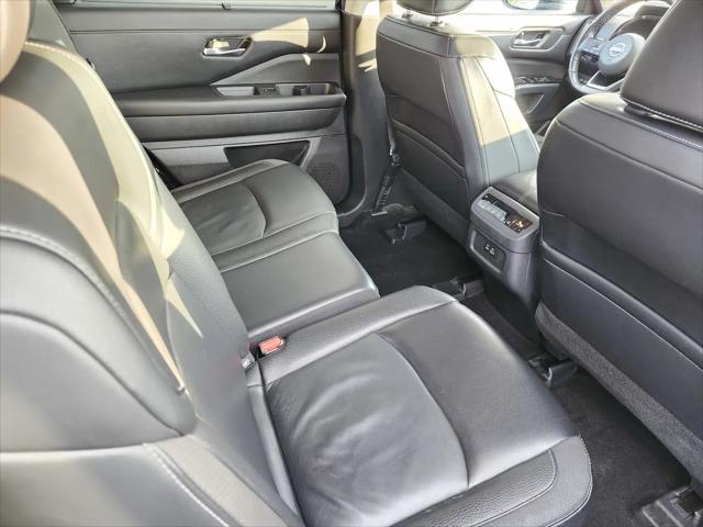 2024 Nissan Pathfinder SL 4WD