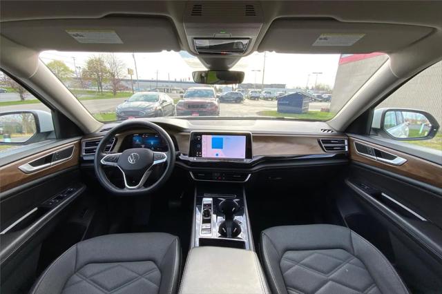 2024 Volkswagen Atlas 2.0T SE w/Technology