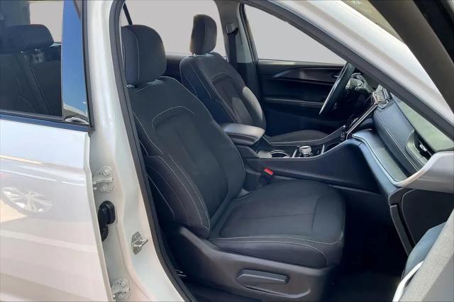 2023 Jeep Grand Cherokee L Laredo 4x4