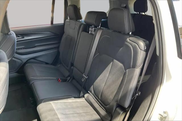2023 Jeep Grand Cherokee L Laredo 4x4