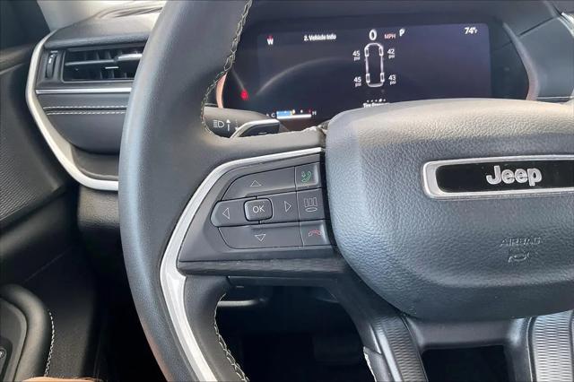 2023 Jeep Grand Cherokee L Laredo 4x4