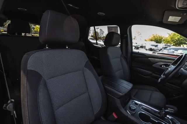 2022 Chevrolet Traverse AWD LT Cloth