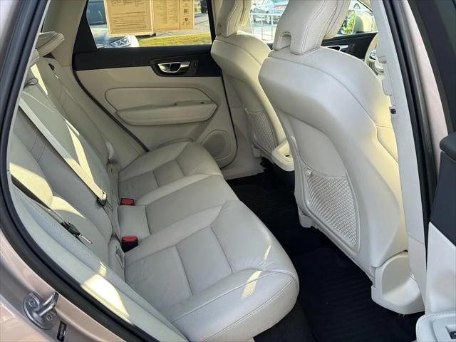 2023 Volvo XC60 B5 Plus Bright Theme