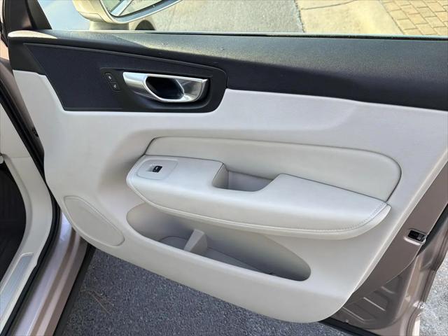 2023 Volvo XC60 B5 Plus Bright Theme