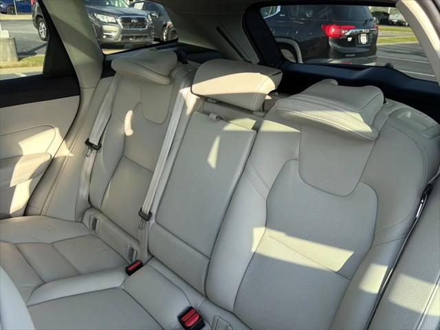 2023 Volvo XC60 B5 Plus Bright Theme