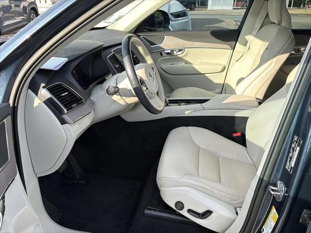 2023 Volvo XC90 B5 Plus