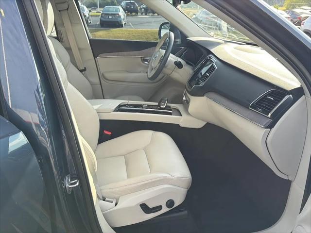 2023 Volvo XC90 B5 Plus