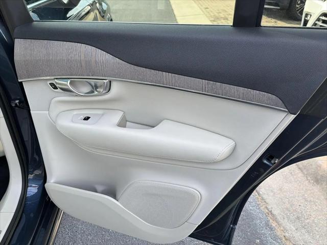 2023 Volvo XC90 B5 Plus