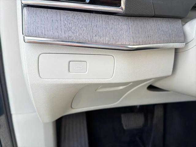 2023 Volvo XC90 B5 Plus
