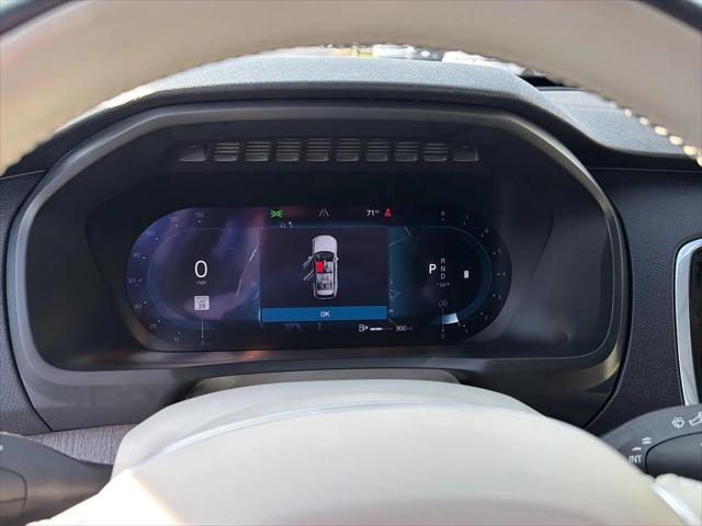 2023 Volvo XC90 B5 Plus
