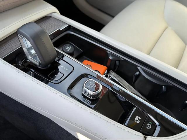 2023 Volvo XC90 B5 Plus