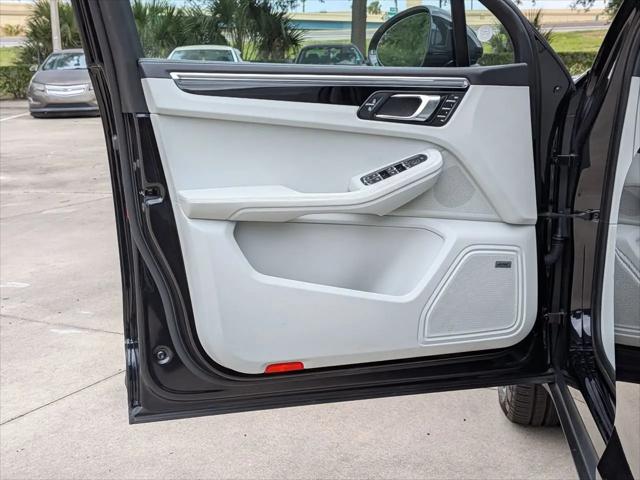 2025 Porsche Macan Macan