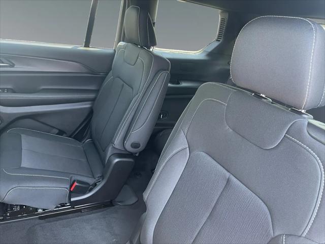 2026 Jeep Grand Cherokee L Laredo 4x4
