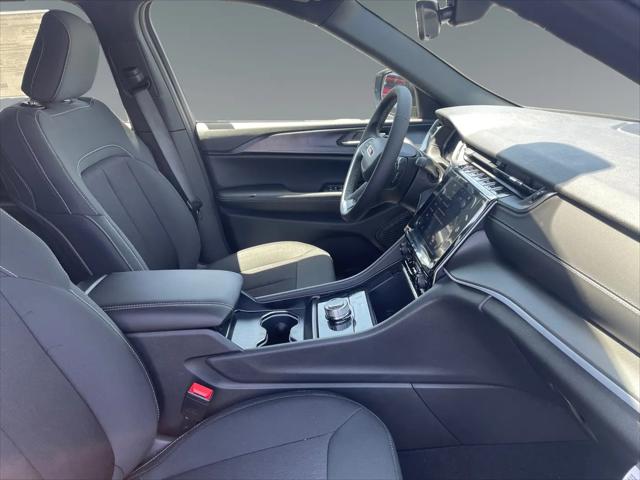 2026 Jeep Grand Cherokee L Laredo 4x4