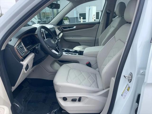 2026 Volkswagen Atlas SE with Technology