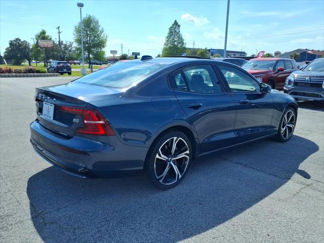 2024 Volvo S60 B5 Core Dark Theme