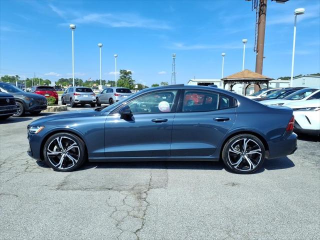 2024 Volvo S60 B5 Core Dark Theme