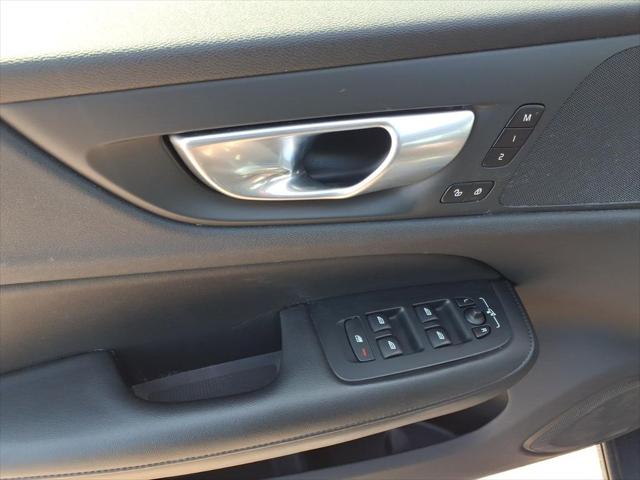 2024 Volvo S60 B5 Core Dark Theme