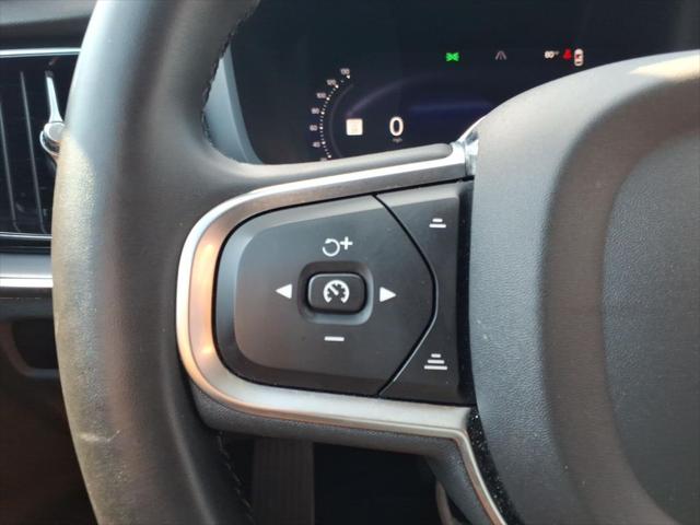 2024 Volvo S60 B5 Core Dark Theme