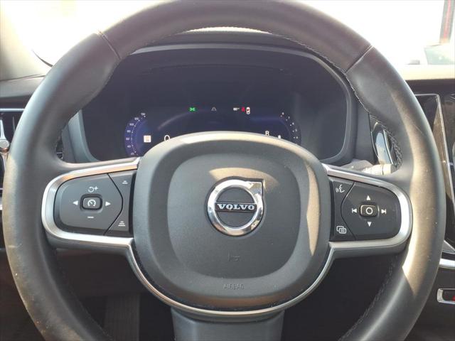 2024 Volvo S60 B5 Core Dark Theme