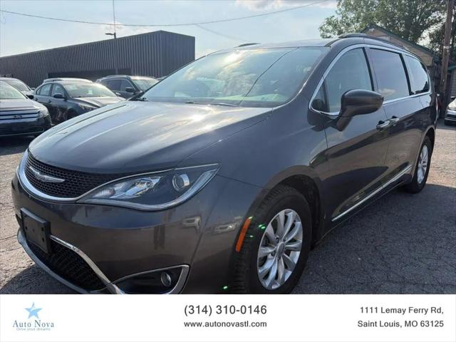 2017 Chrysler Pacifica Touring-L for sale in St. Louis, MO