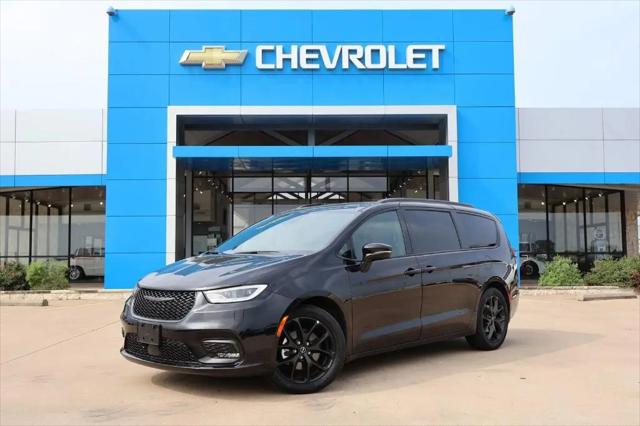 2025 Chrysler Pacifica Limited for sale in Bowie, TX