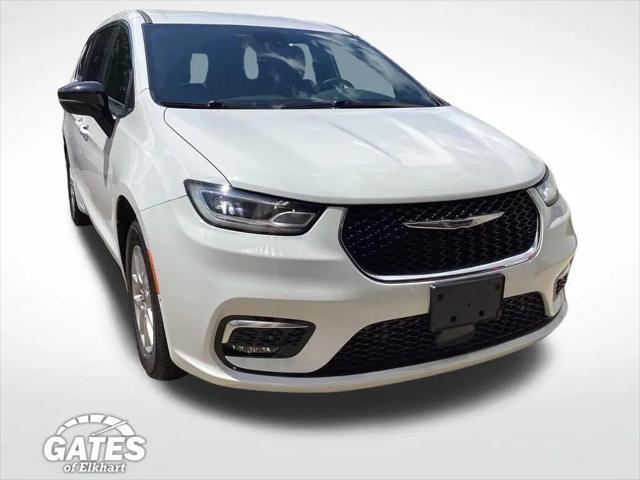 2025 Chrysler Pacifica Select for sale in Elkhart, IN
