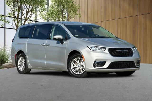 2023 Chrysler Pacifica Touring L for sale in Madera, CA