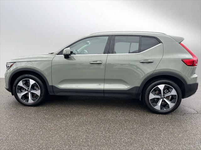 2025 Volvo XC40 B5 Plus Bright Theme