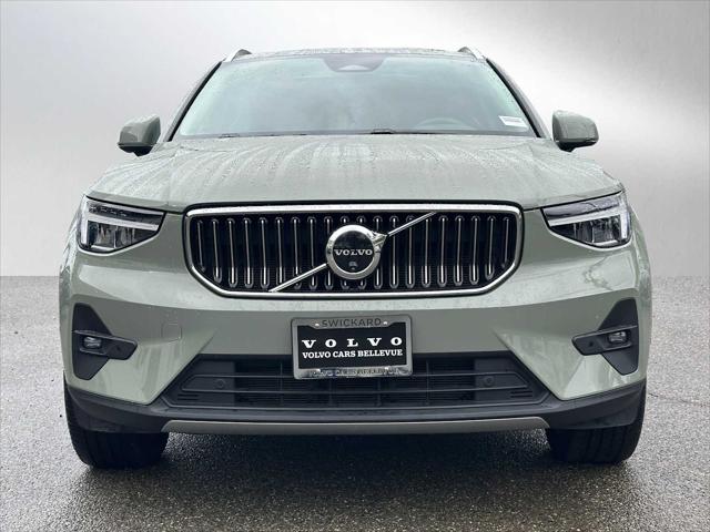 2025 Volvo XC40 B5 Plus Bright Theme