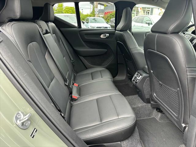 2025 Volvo XC40 B5 Plus Bright Theme