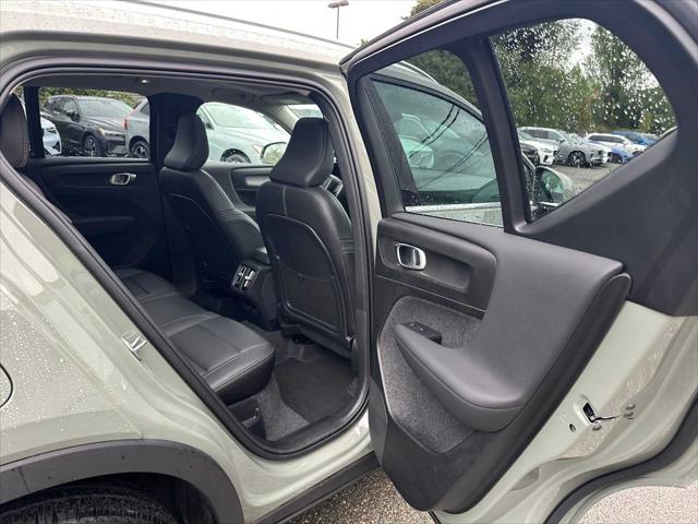 2025 Volvo XC40 B5 Plus Bright Theme
